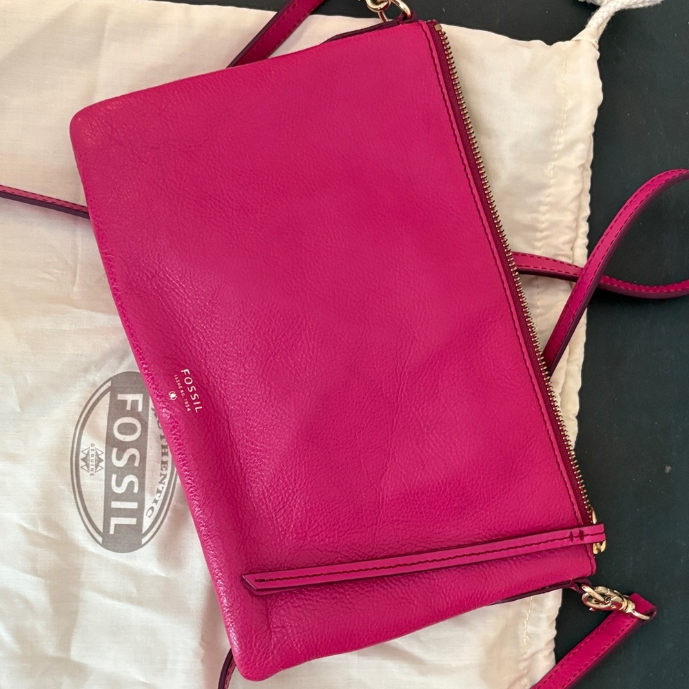 Fossil Fuchsia Leather Crossbody Bag very good condition.